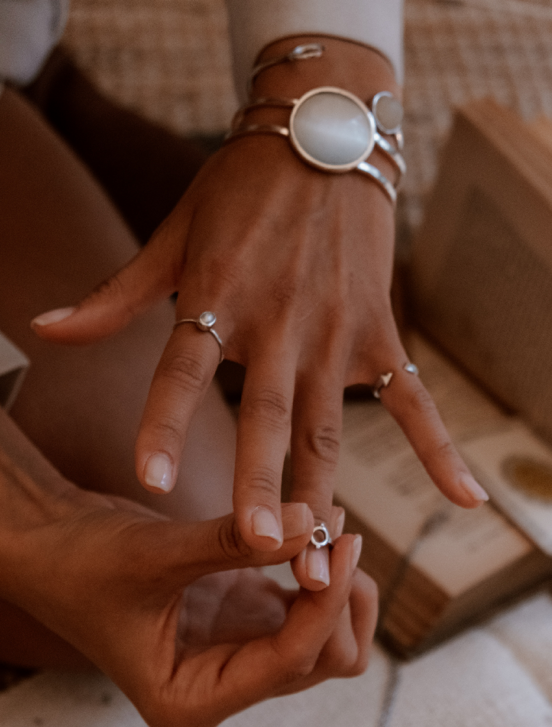 Significado de los anillos en los dedos para usar esta joya y resaltar tus manos dándole un significado